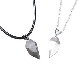 Colar magnético Ele & Ela em formato de coração